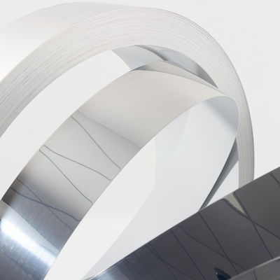 Publicidad Signo luminoso con tapa de recorte de aluminio de 20 mm de ancho